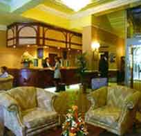 The intimate Dean's Bar in the Waverley House Hotel