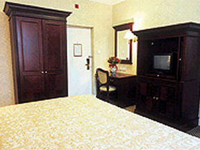 A standard room within the Rydges Kensington Plaza