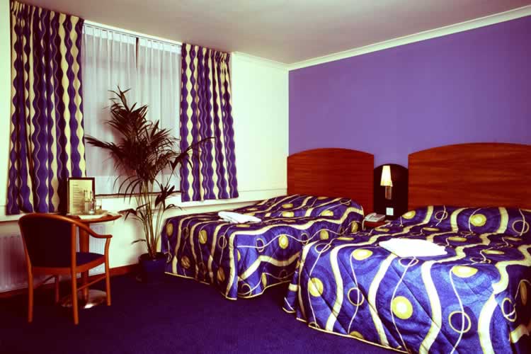 Quality Hotel Wembely double and twin rooms feature two double beds
