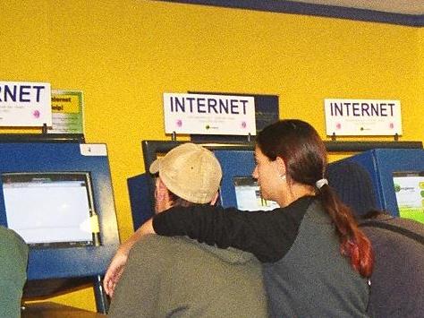 Internet cafe open 24 hours a day