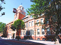 City University main campus, offers a bar, restaurant and gym facilities to guests of Finsbury Residence.