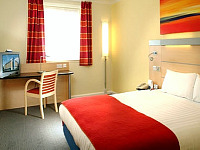 A double bed room at Holiday Inn Express Royal Docks