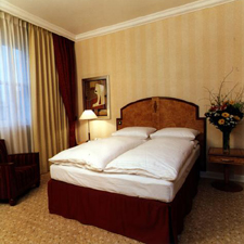 A luxurious double room in the Hilton London Paddington